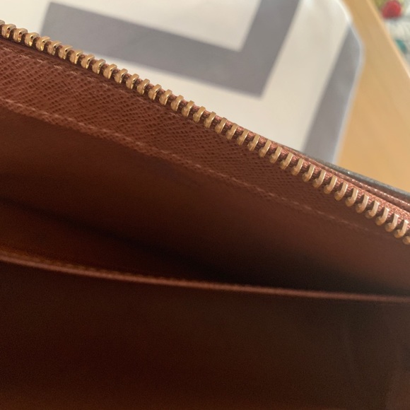 🛑 SOLD Louis Vuitton Orsay Clutch 🛑 - Picture 5 of 8